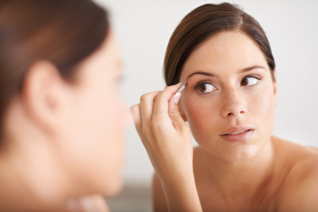 Le chemin vers la beauté. Le maquillage des sourcils pas à pas